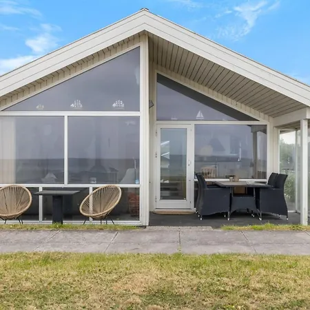 Aswith - 5m From The Sea By Interhome 펜션